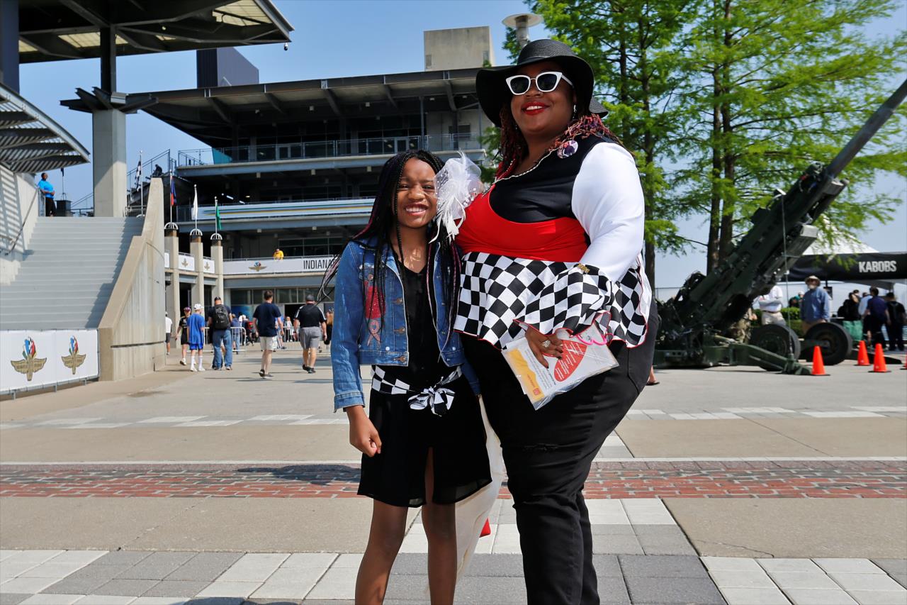 Fans - Indianapolis 500 Qualifying Day 1 - By: Paul Hurley -- Photo by: Paul Hurley